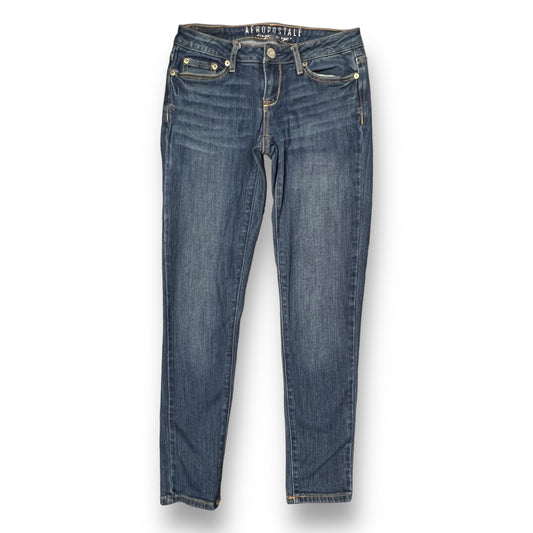A pair of women's aero size 00 soft stretch denim jeggings.