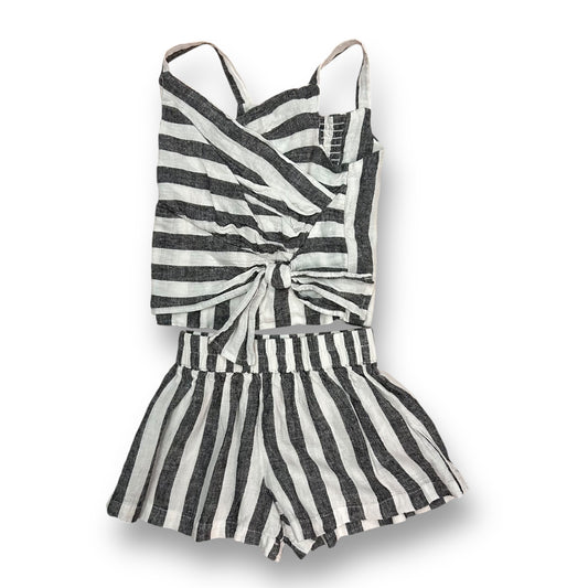 A girls' 2-piece outfit with a striped pattern, featuring a top with 3/4 sleeves and a bow detail in the center, and a matching skirt.