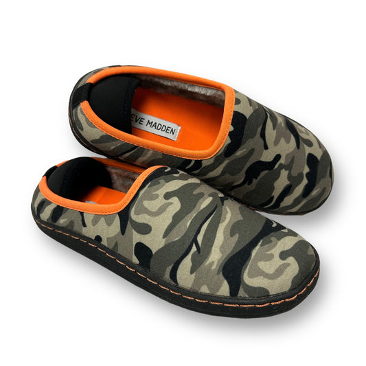A pair of Steve Madden brand youth boy size 4 camo slippers with black sole.